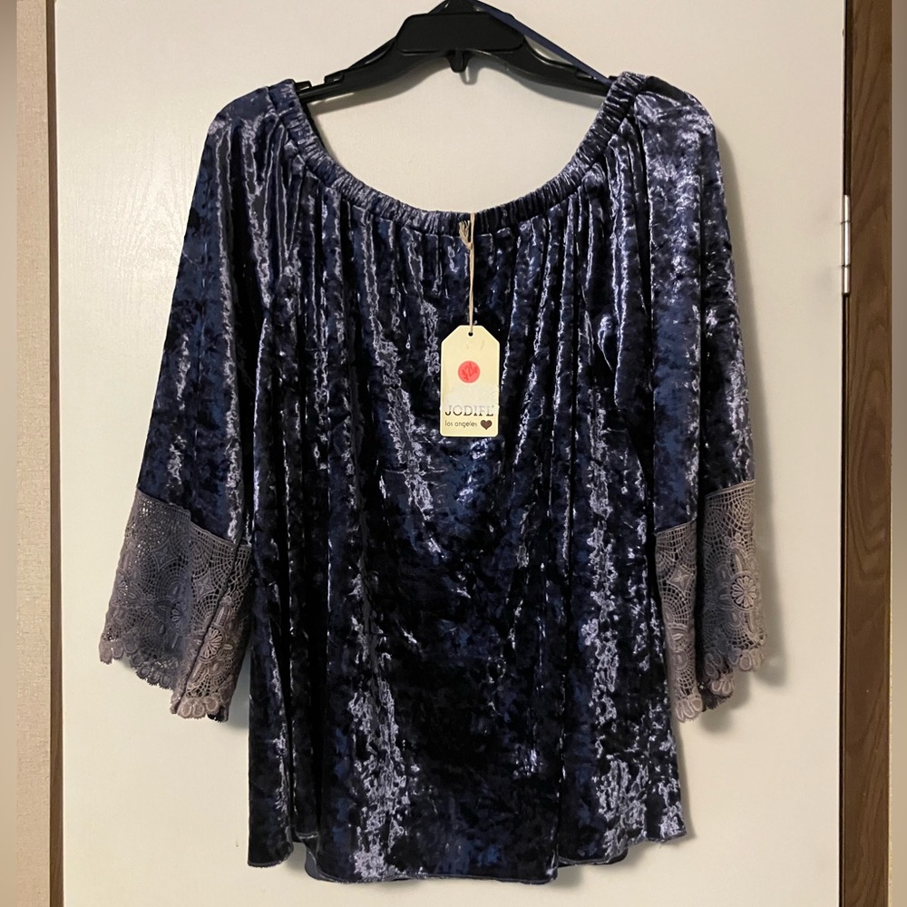 JODIFL Velvet Blouse with Lace Sleeves